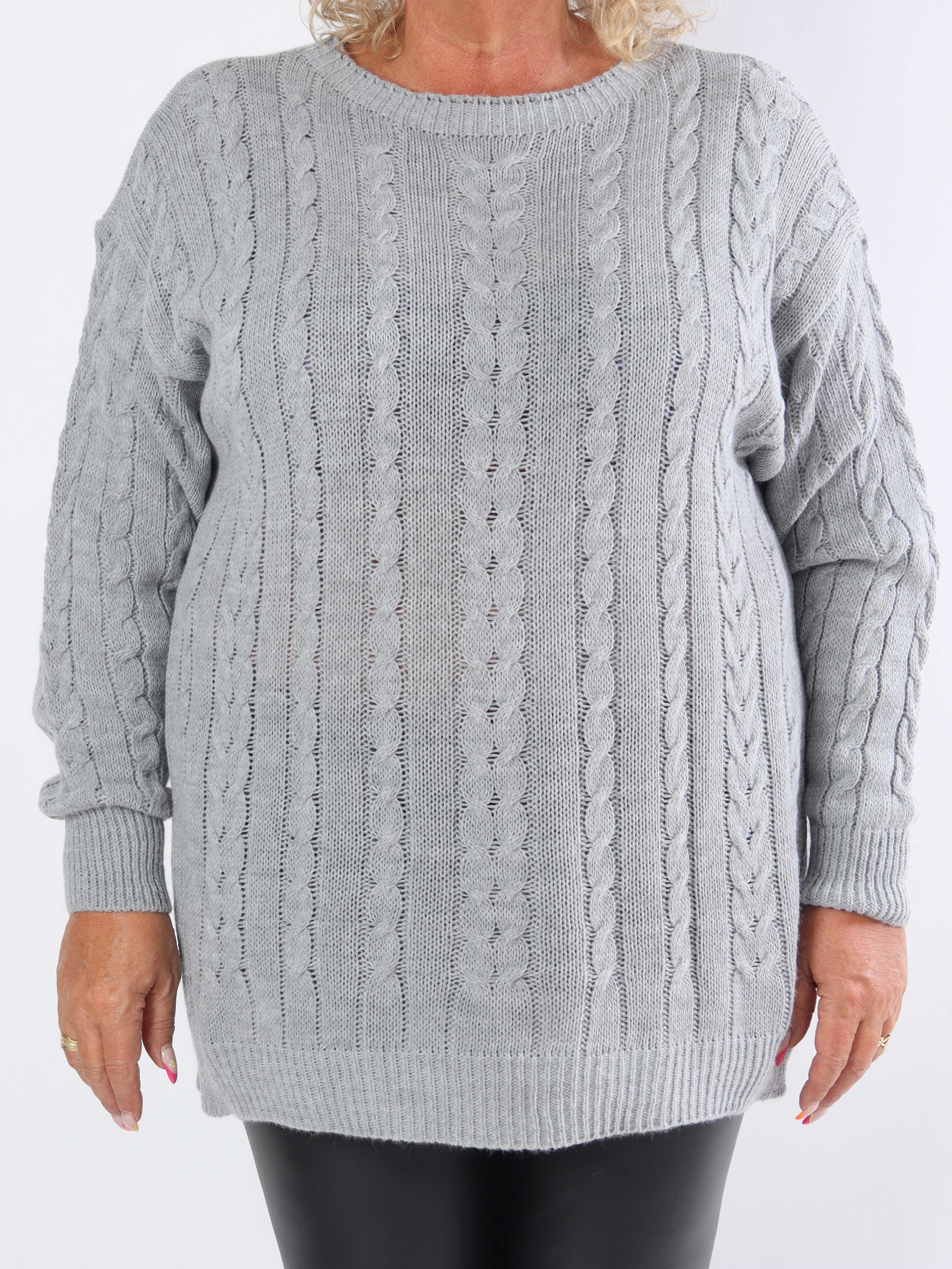 Annisa - Plus size striktrøje med kabelstrik